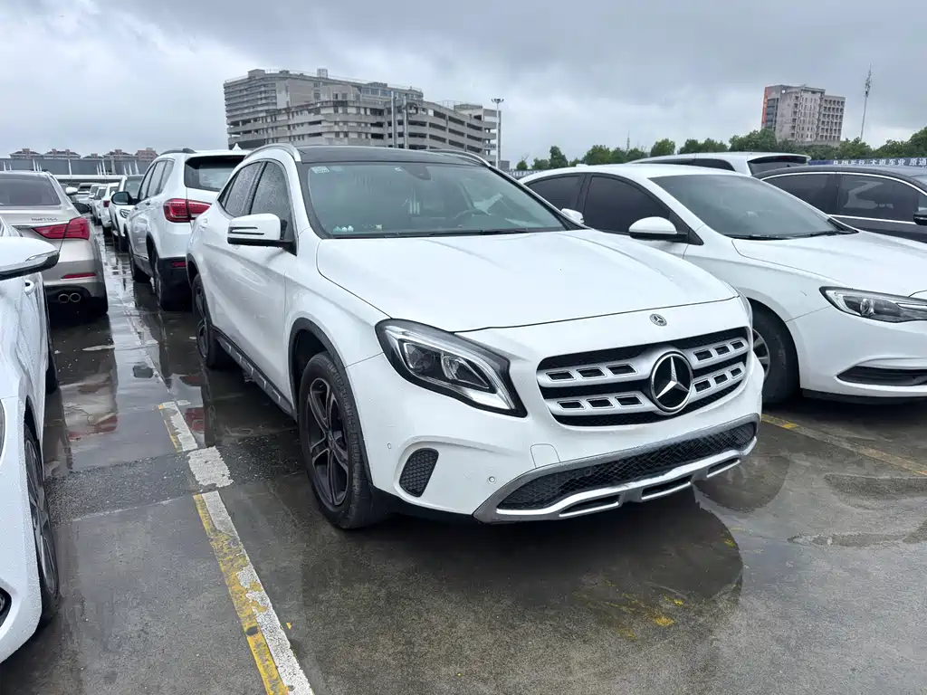 Mercedes-Benz GLA 2018 GLA 200 Fashion