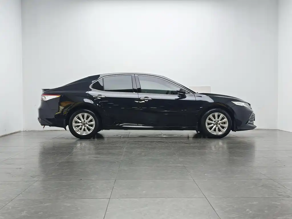 Toyota Camry — миниатюра 11