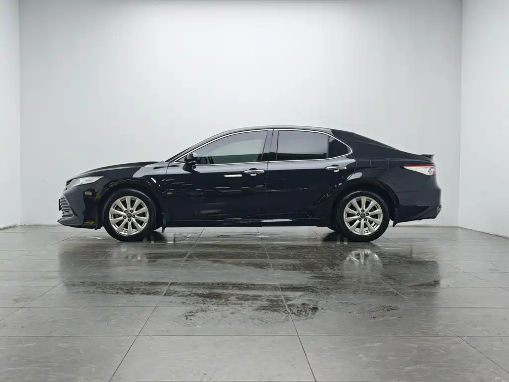 Toyota Camry — миниатюра 10