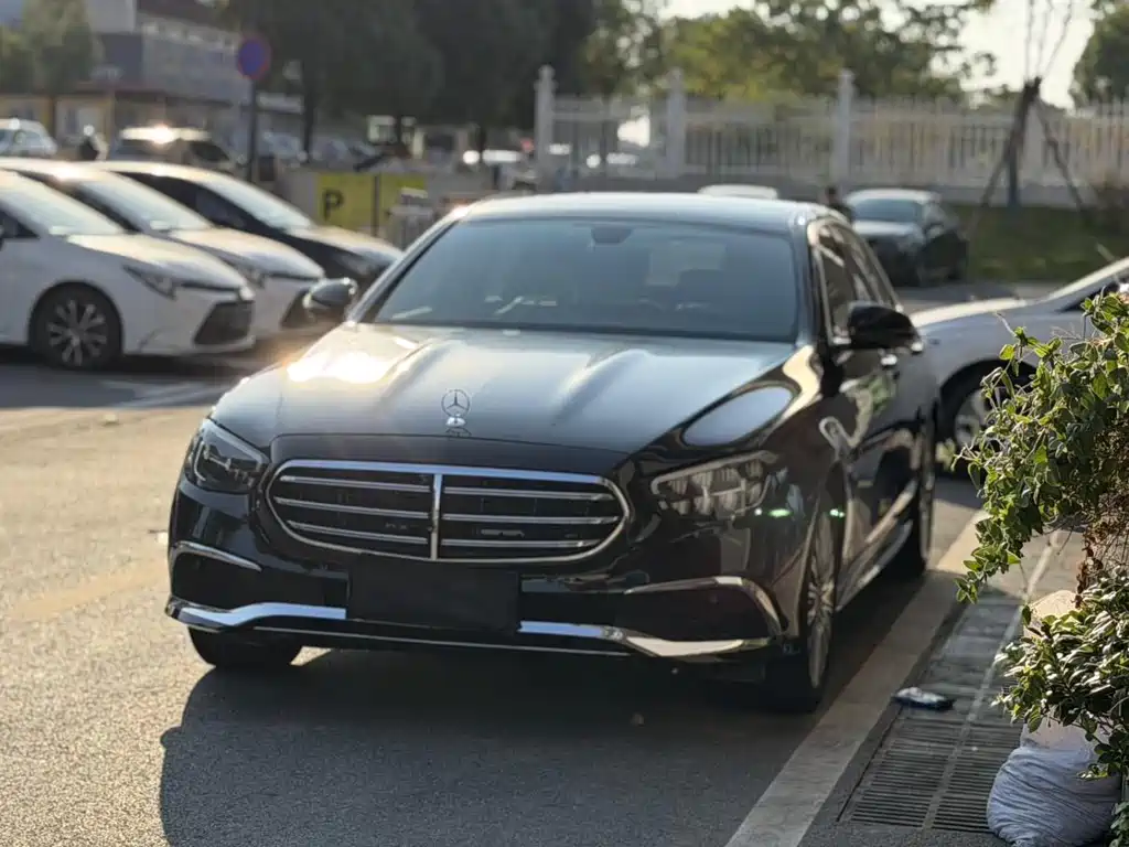 Mercedes-Benz E-Class — миниатюра 2