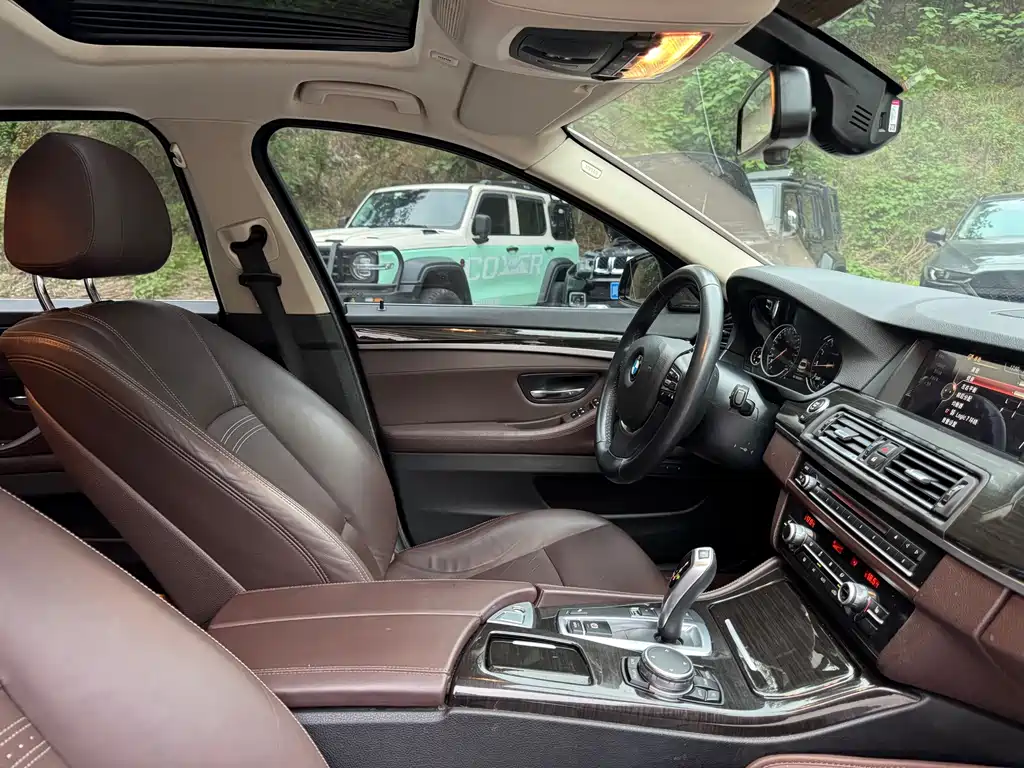 BMW 5 Series — миниатюра 17