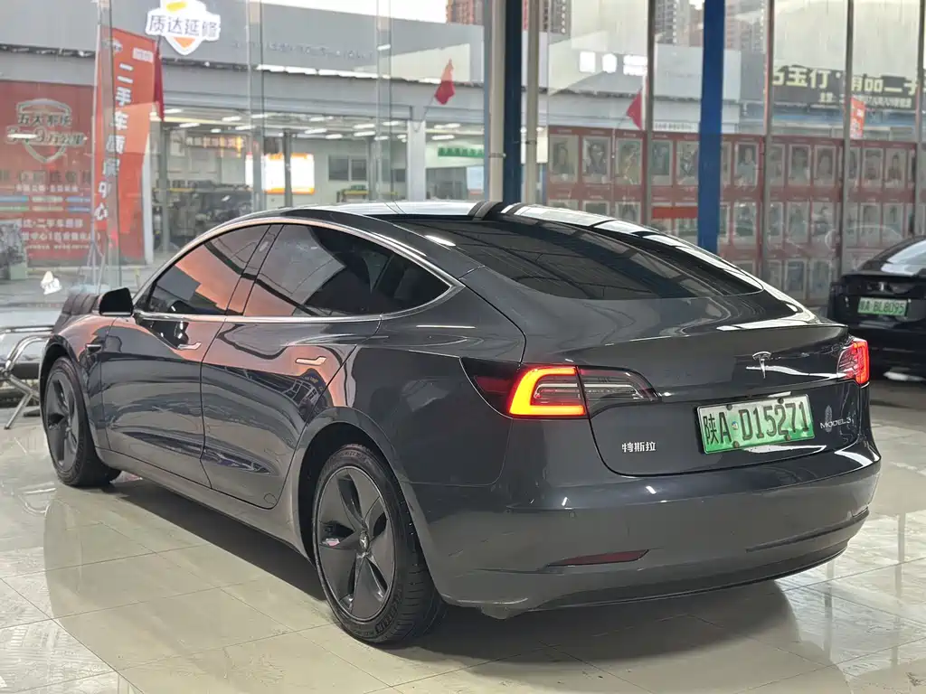 Tesla Model 3 — миниатюра 13