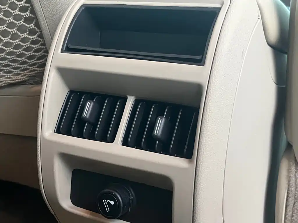 Cadillac SRX — миниатюра 16