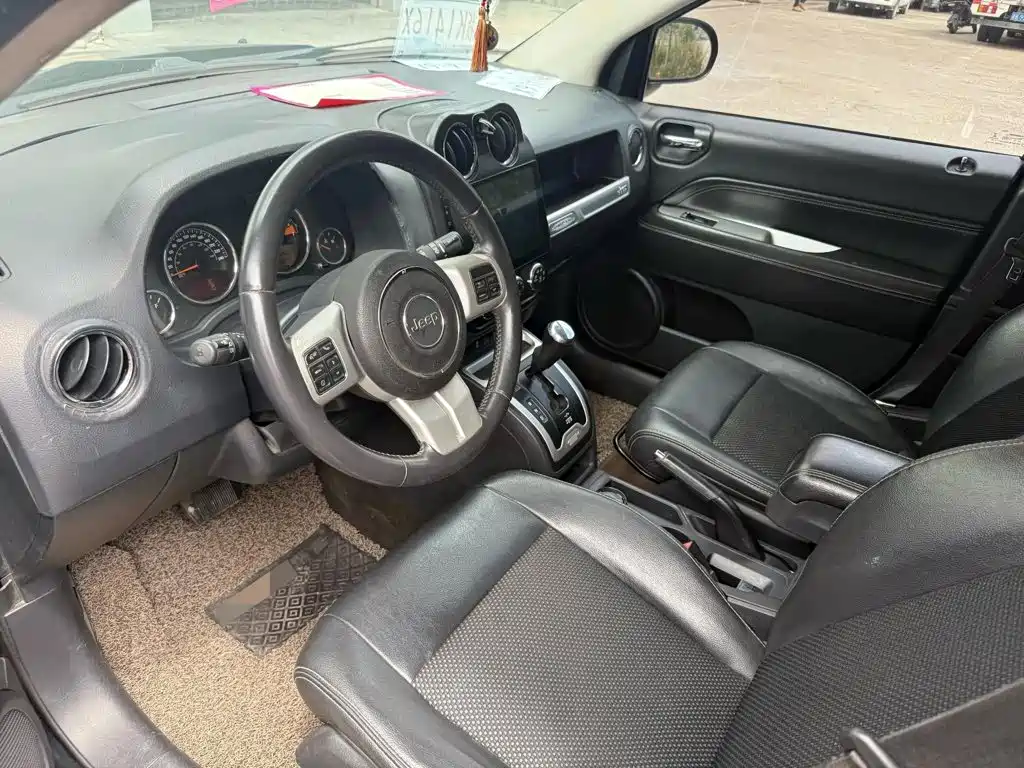 Jeep Compass (Import) — миниатюра 5