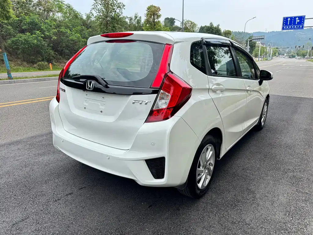 Honda Fit — миниатюра 7