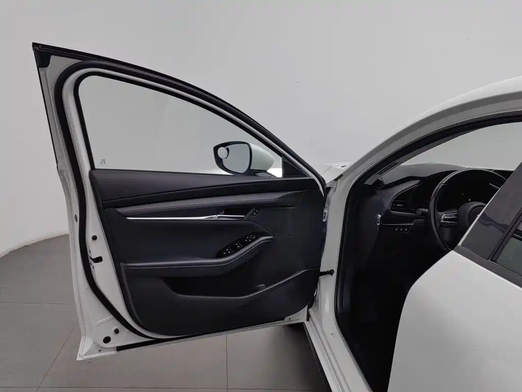Mazda 3 Axela — миниатюра 8