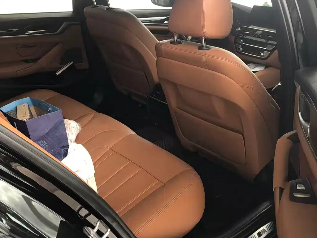 BMW 5 Series — миниатюра 4