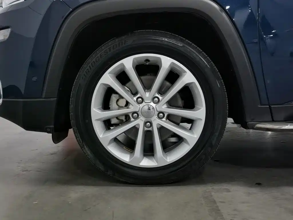 Jeep Grand Commander — миниатюра 17