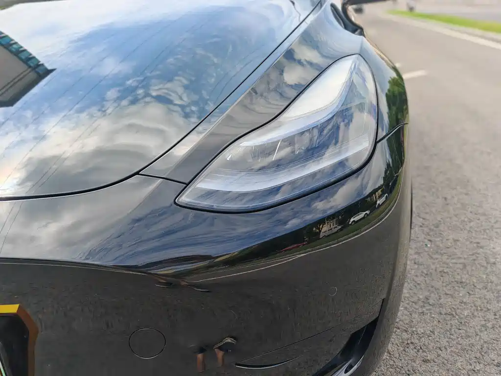 Tesla Model Y — миниатюра 16