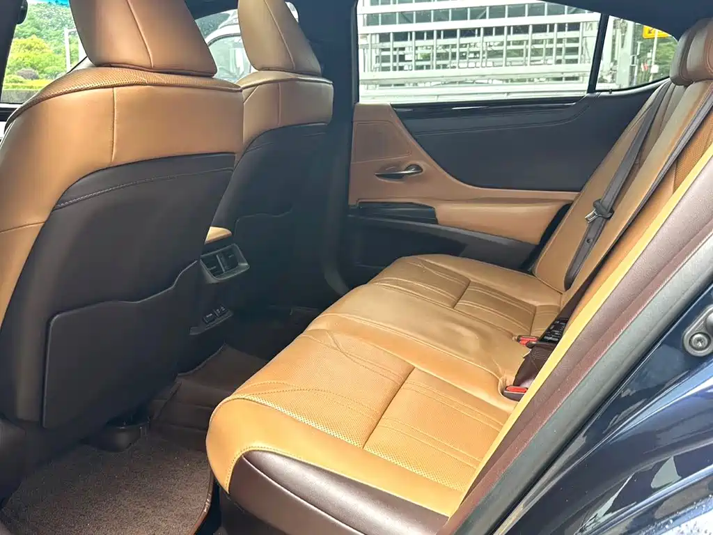 Lexus ES — миниатюра 5