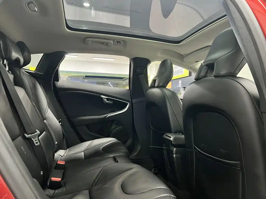 Volvo V40 — миниатюра 18