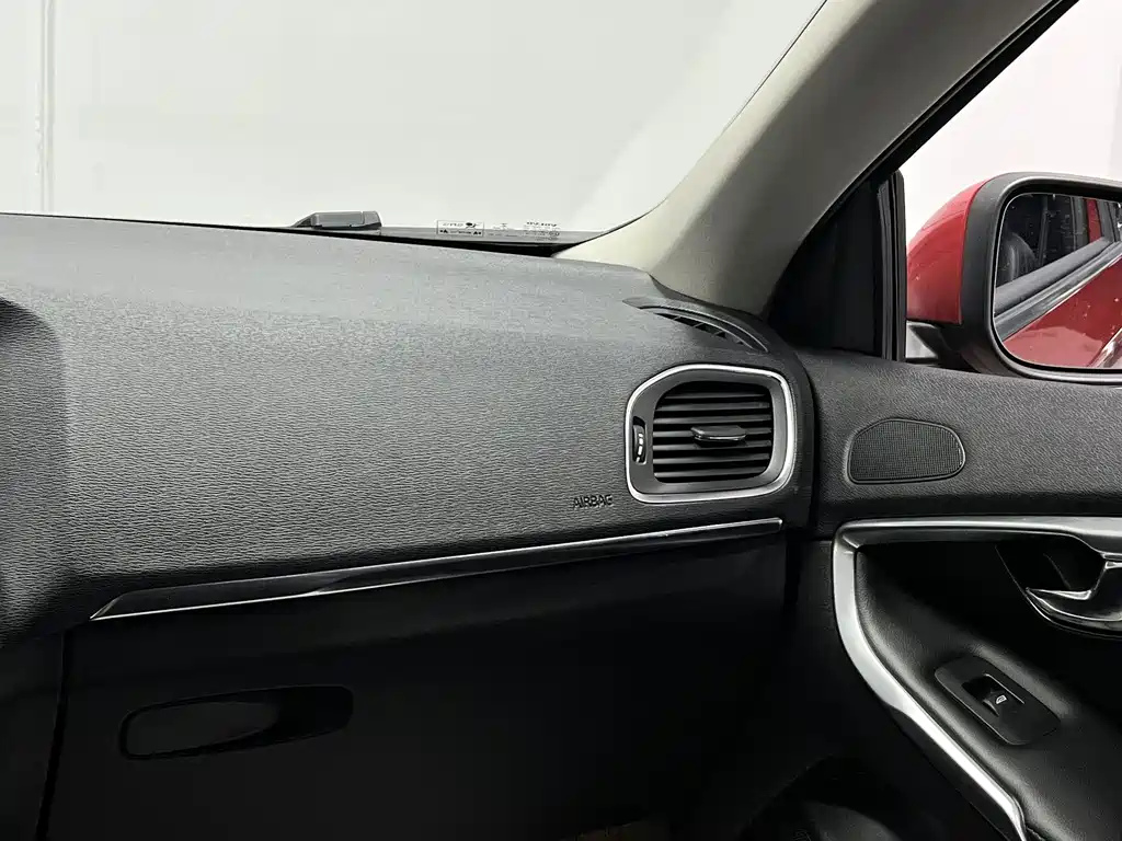 Volvo V40 — миниатюра 21
