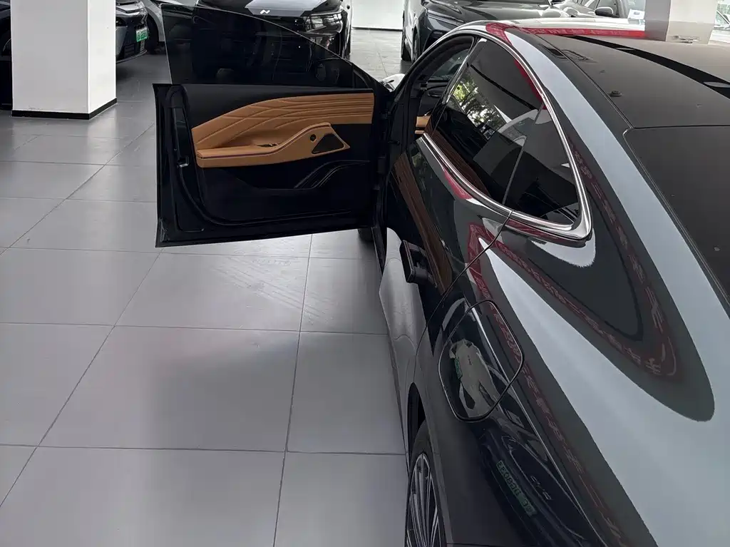 Geely Galaxy Galaxy 8 8 2025 130km EM-i Flagship