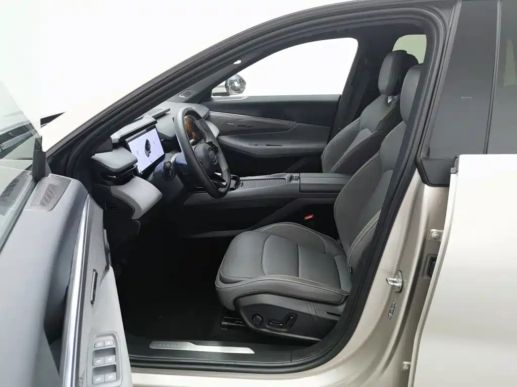 Lynk & Co 08 EM-P 2025 120km Halo