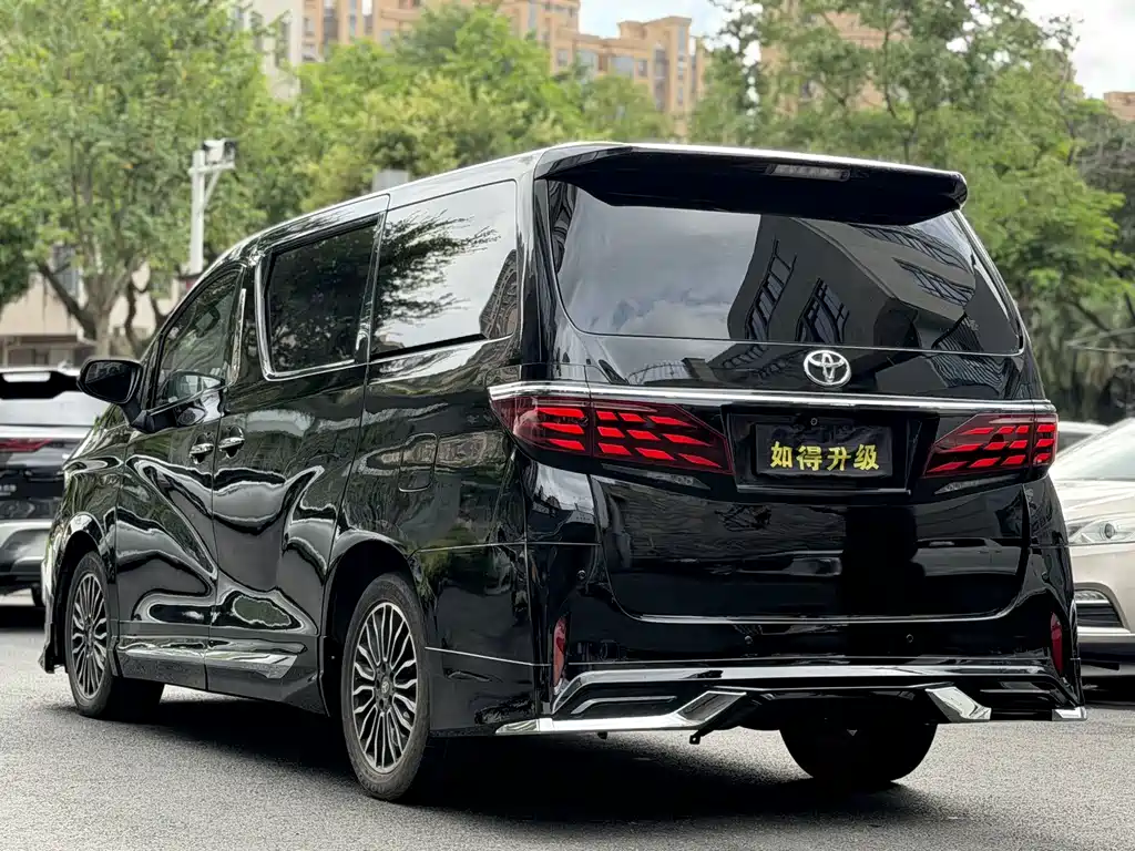 Toyota Alphard — миниатюра 8