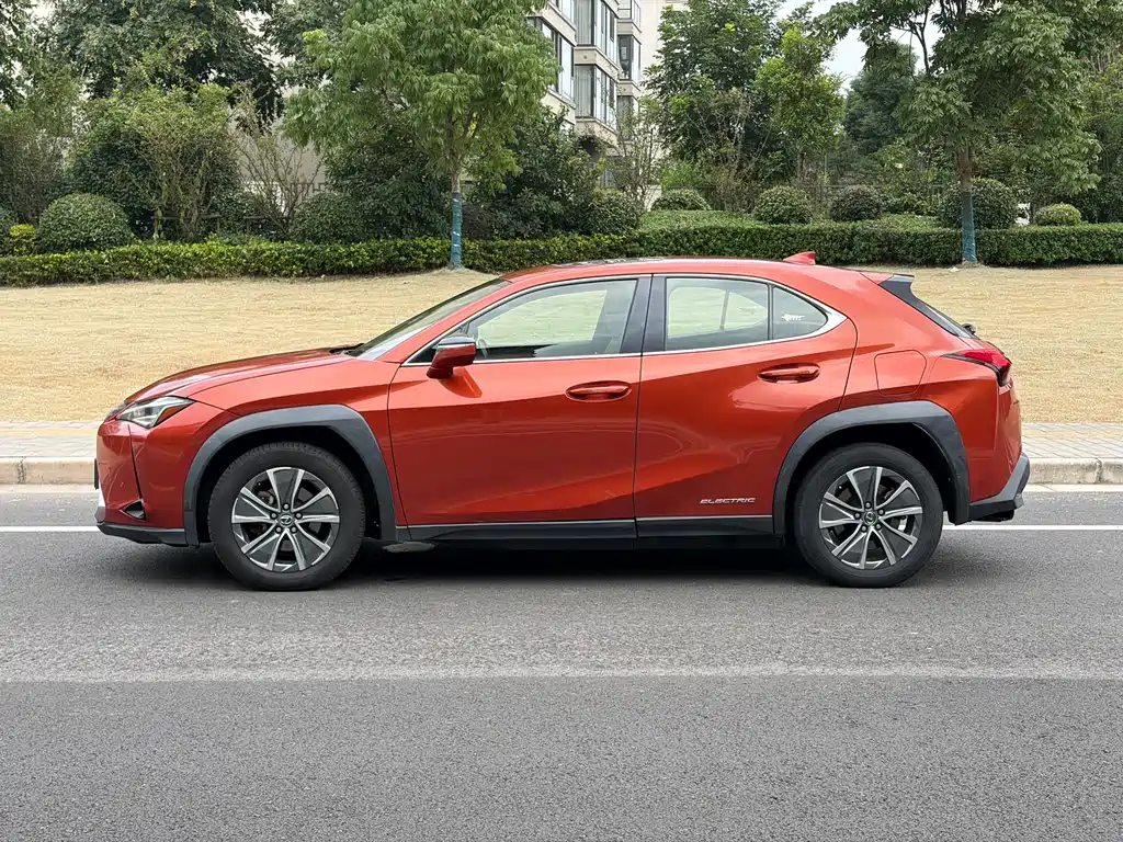 Lexus UX New Energy — миниатюра 2
