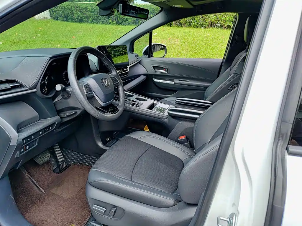 Toyota Sienna — миниатюра 7