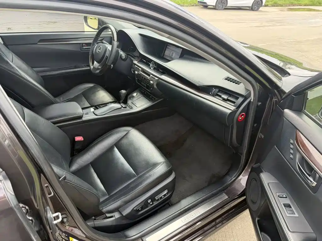 Lexus ES — миниатюра 7