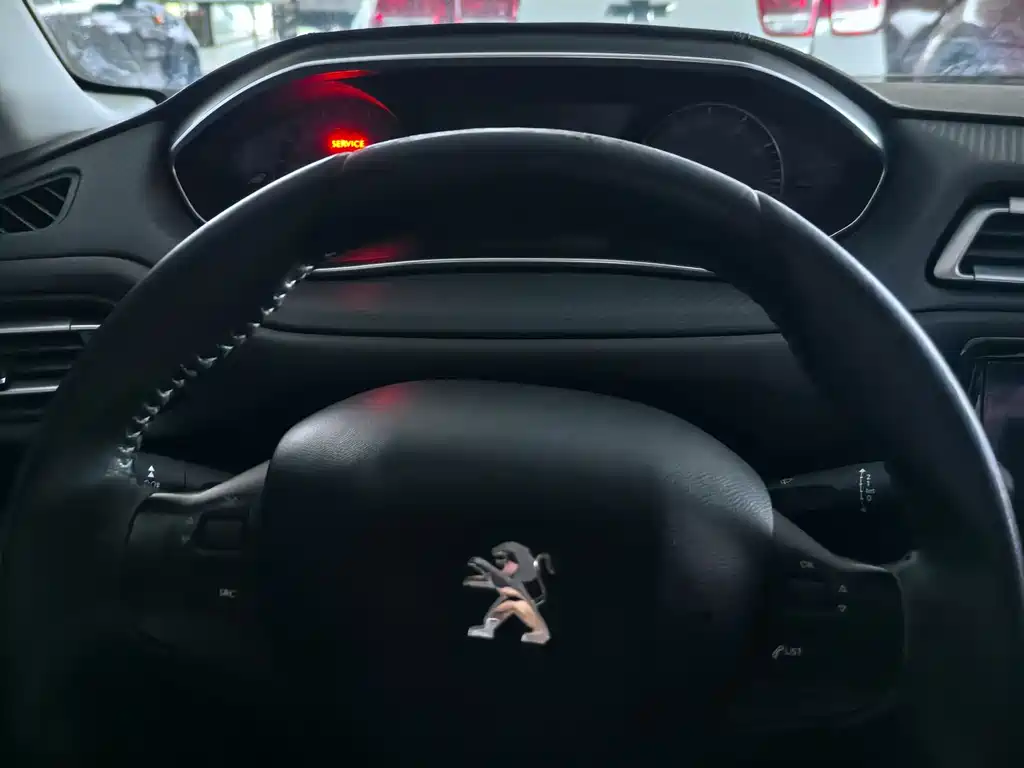 Peugeot 308 1.6L Auto Luxury Edition, фото 6