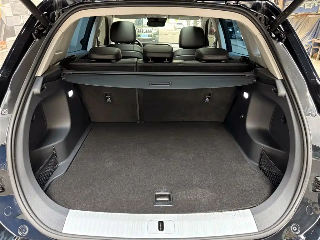 Hongqi HS5 2023 2.0T Pro