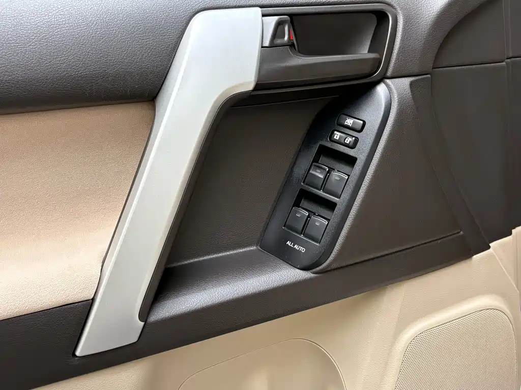 Toyota Land Cruiser Prado 2013 2.7L MT