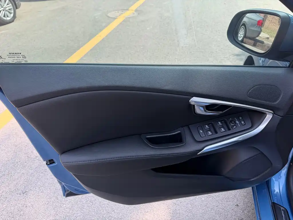 Volvo V40 — миниатюра 6