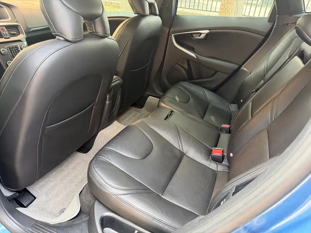 Volvo V40 — миниатюра 10