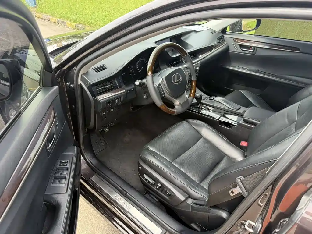 Lexus ES — миниатюра 6