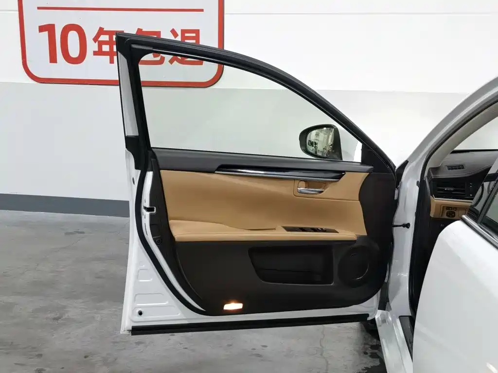 Lexus ES 2015 300h Comfort