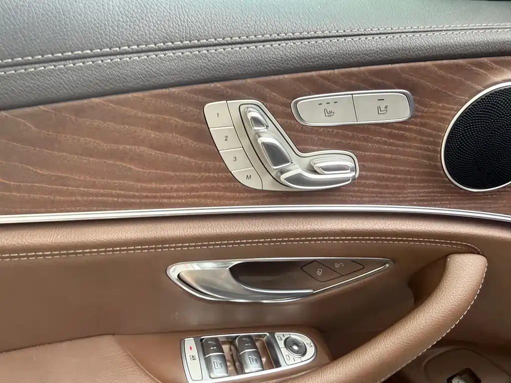 Mercedes-Benz E-Class — миниатюра 7