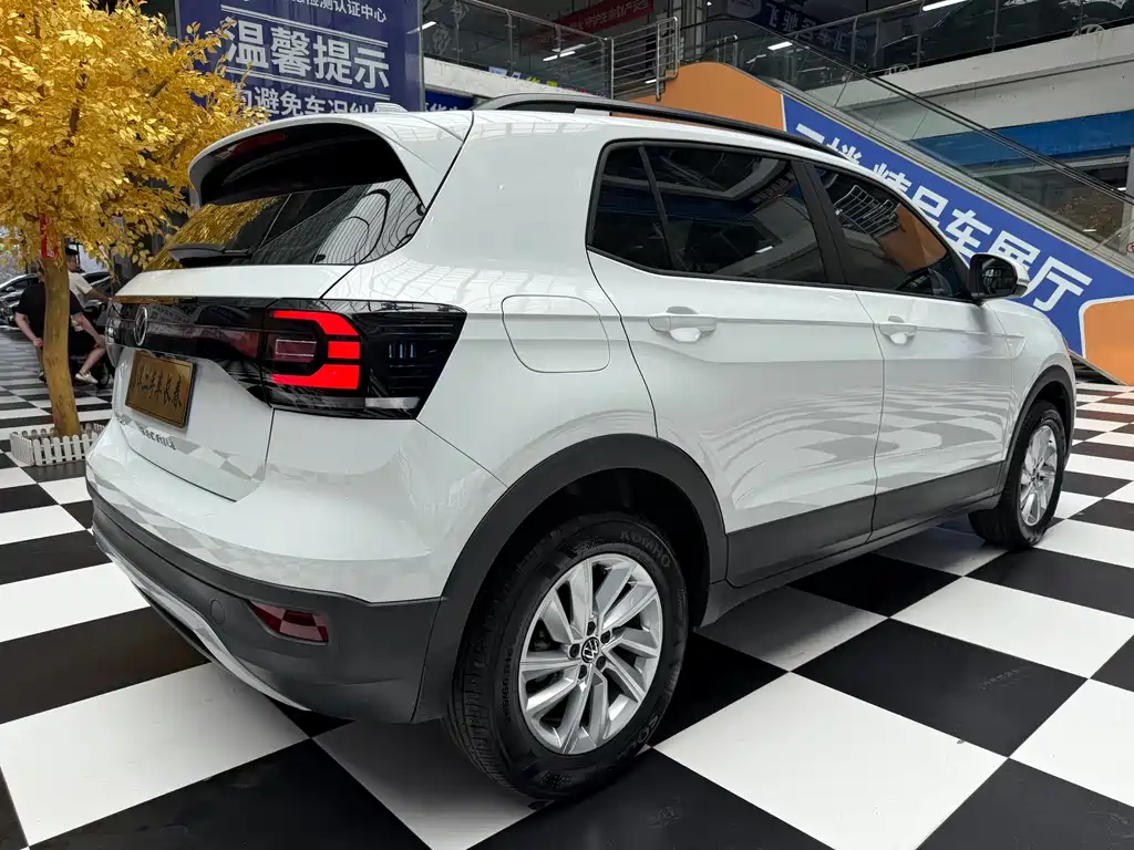 Volkswagen Tacqua 2021 1.5L AT Smart Connect