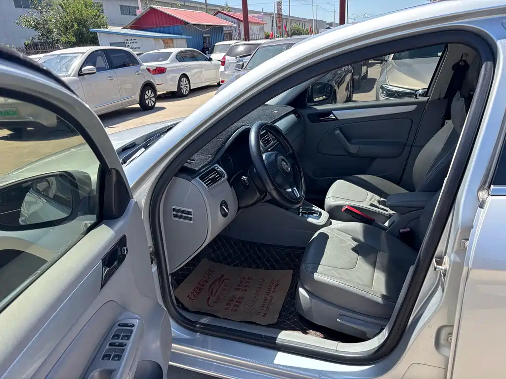 Volkswagen Bora 2011 1.6L AT Comfort
