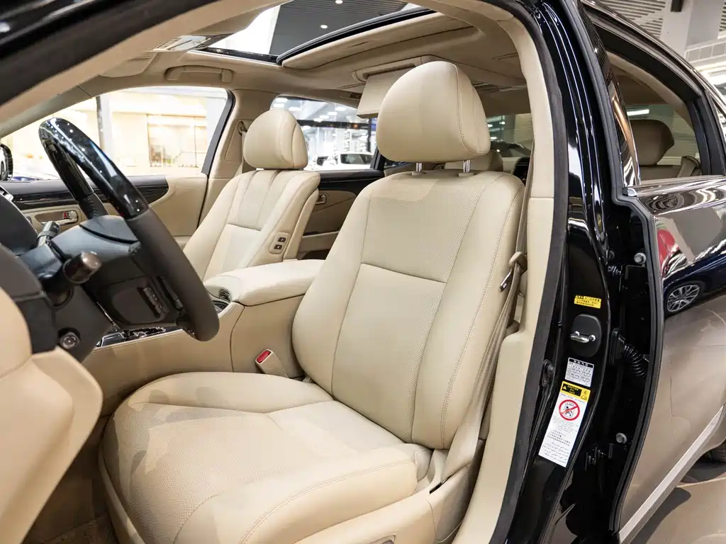 Lexus LS — миниатюра 11