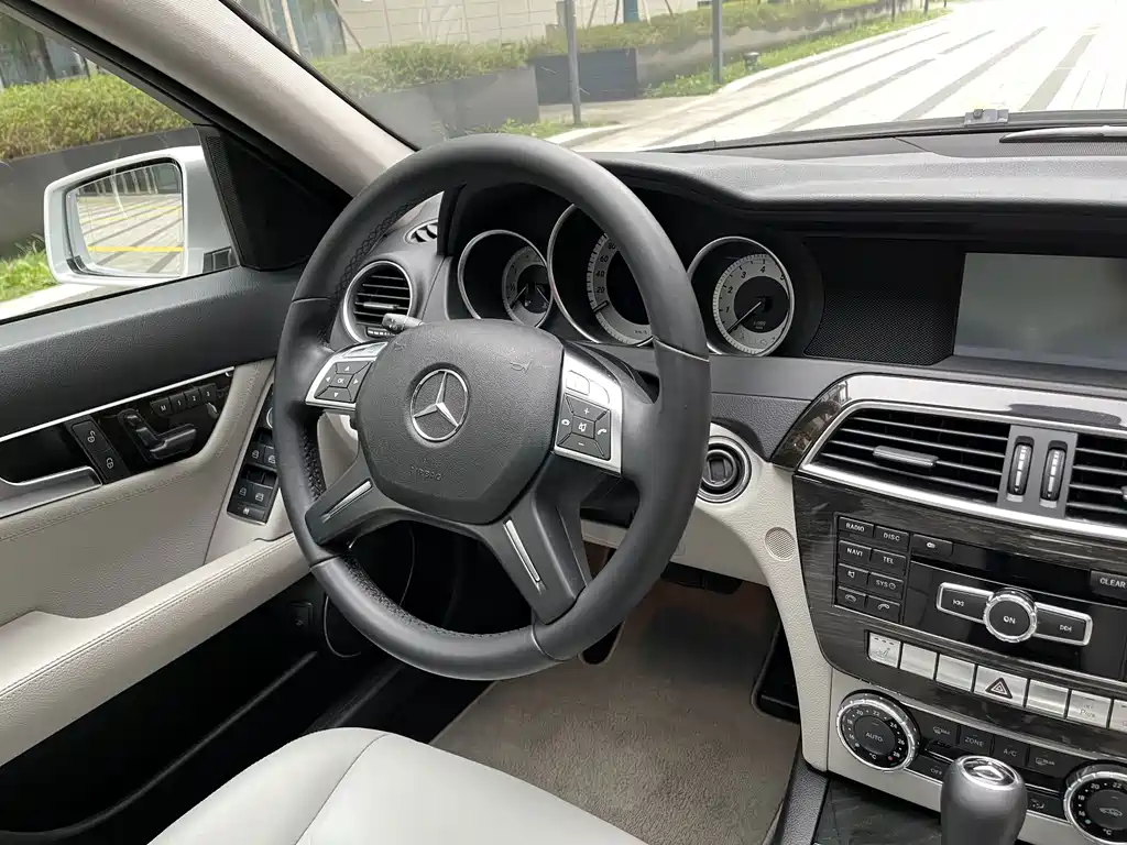 Mercedes-Benz C-Class — миниатюра 15