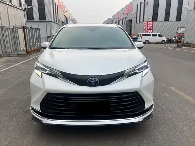 TOYOTA SIENNA 2023