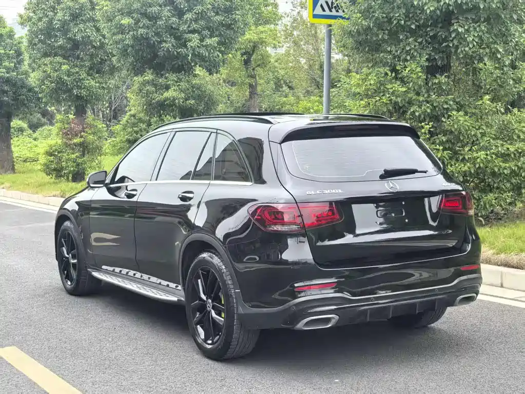 MERCEDES-BENZ GLC