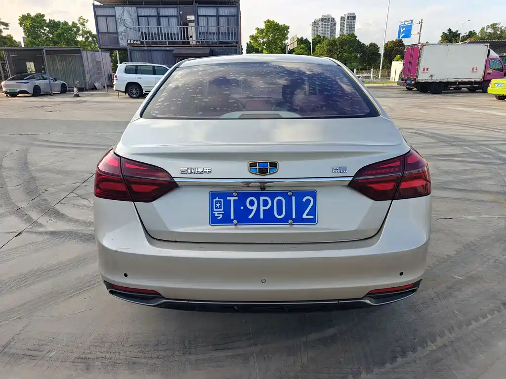 Geely Emgrand - фото 4