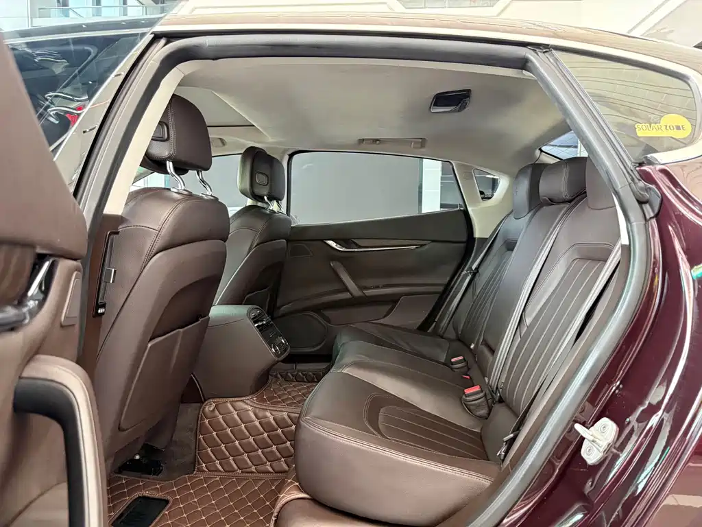 Maserati Quattroporte — миниатюра 9