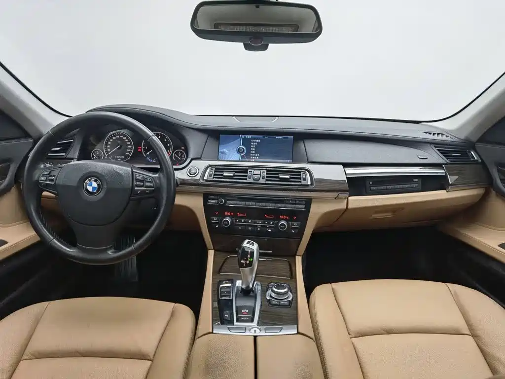 BMW 7 Series — миниатюра 5