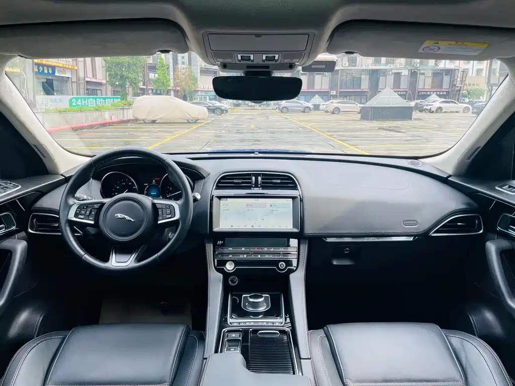 Jaguar F-Pace 2019 2.0T Premium