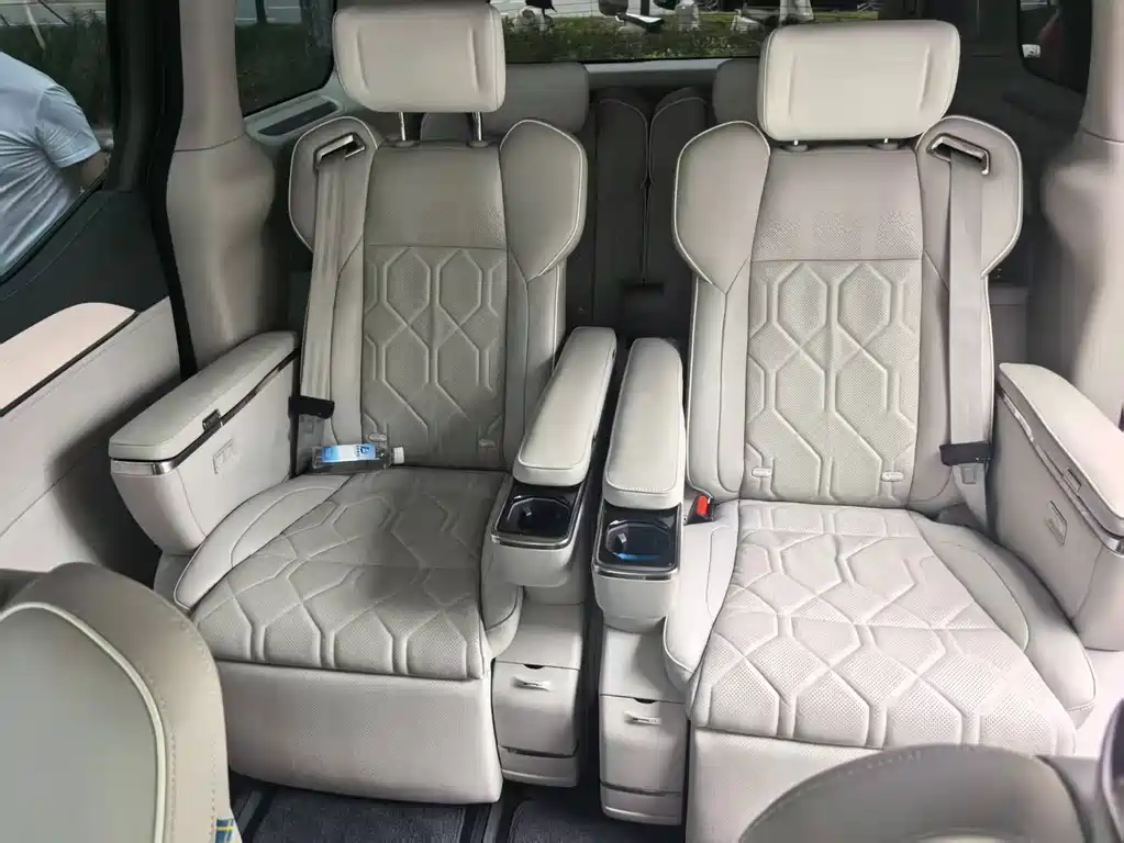 Volvo EM90 — миниатюра 7