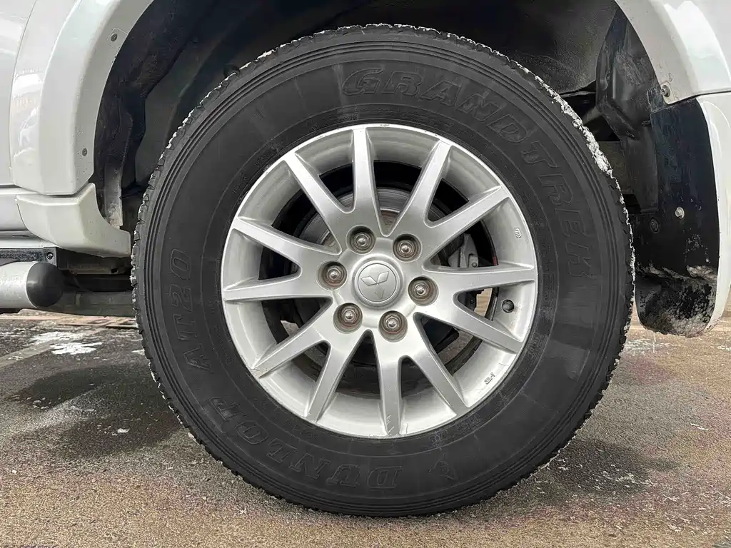 MITSUBISHI PAJERO JINCHANG