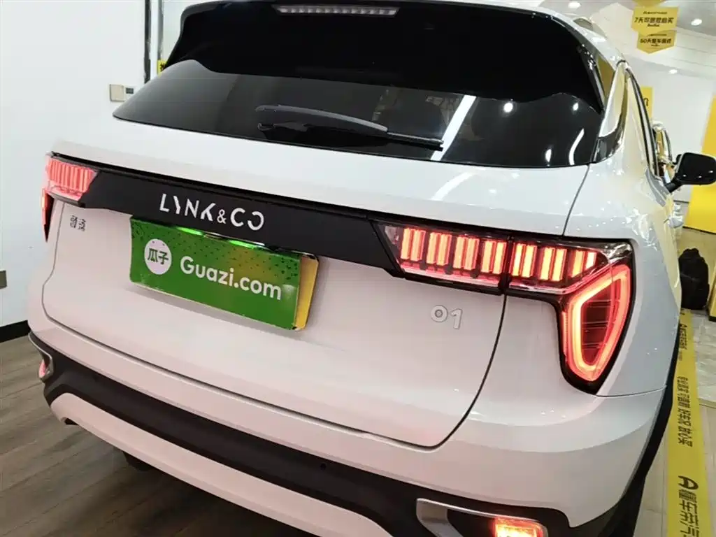 Lynk & Co 01 2017 2.0T Pro