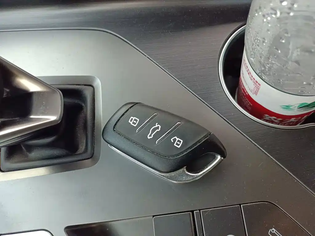 Roewe D5X DMH — миниатюра 9