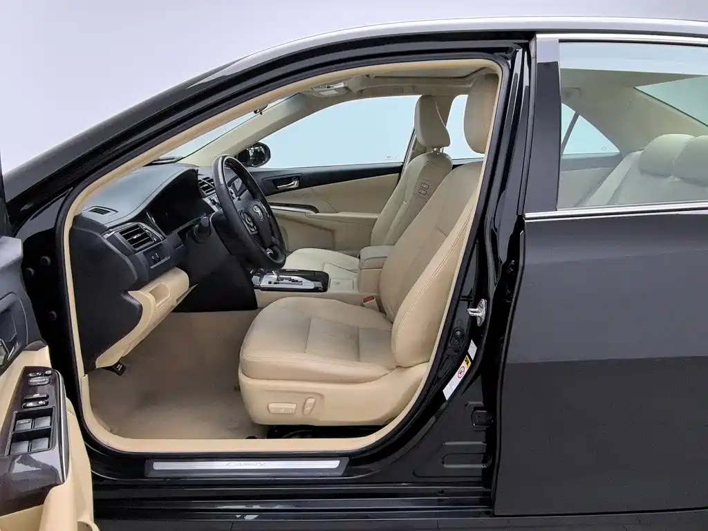 Toyota Camry — миниатюра 10