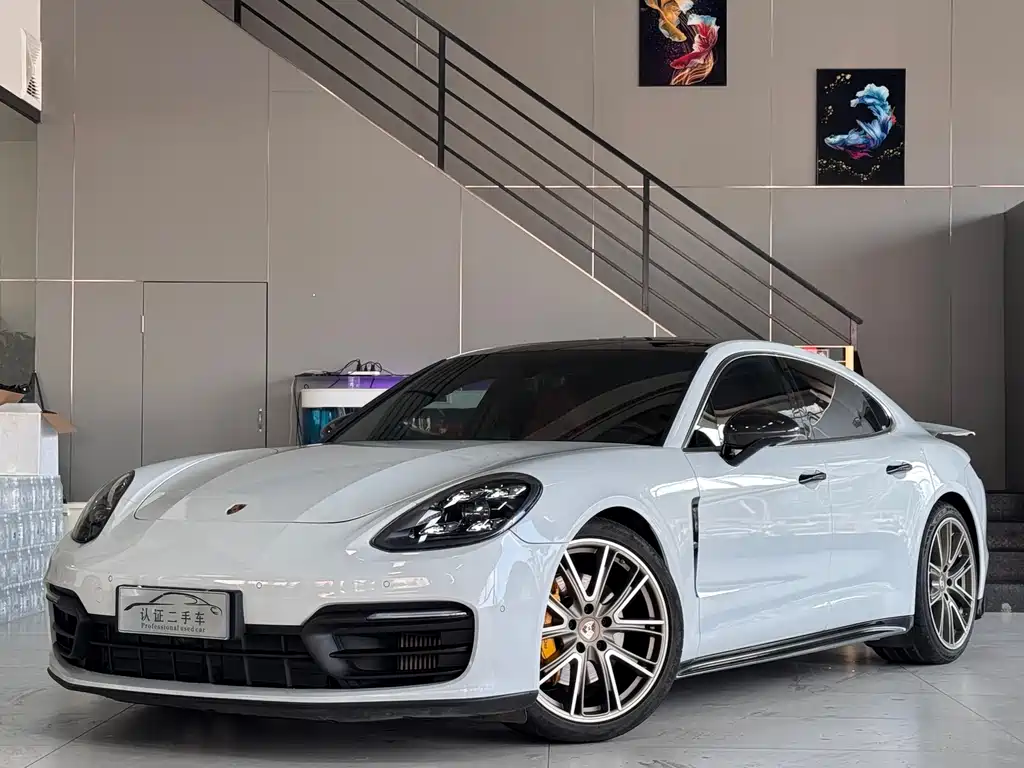 PORSCHE PANAMERA