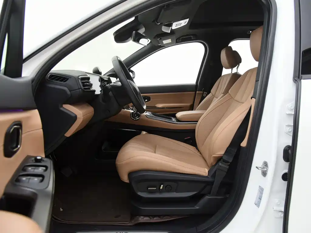 NIO ES8 2020 580KM мест