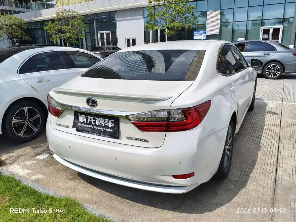 Lexus ES 2015 300h Comfort