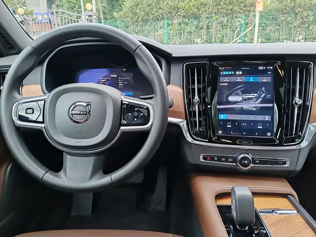 Volvo S90 2024 B5 Luxury