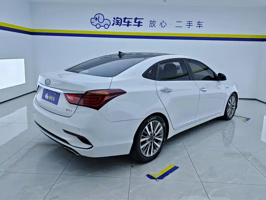 Hyundai Mistra 2017 1.6T AT GLS V